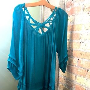 Flowy boho tunic - geometric neck line, layered bottom and 3/4 quarter sleeves.